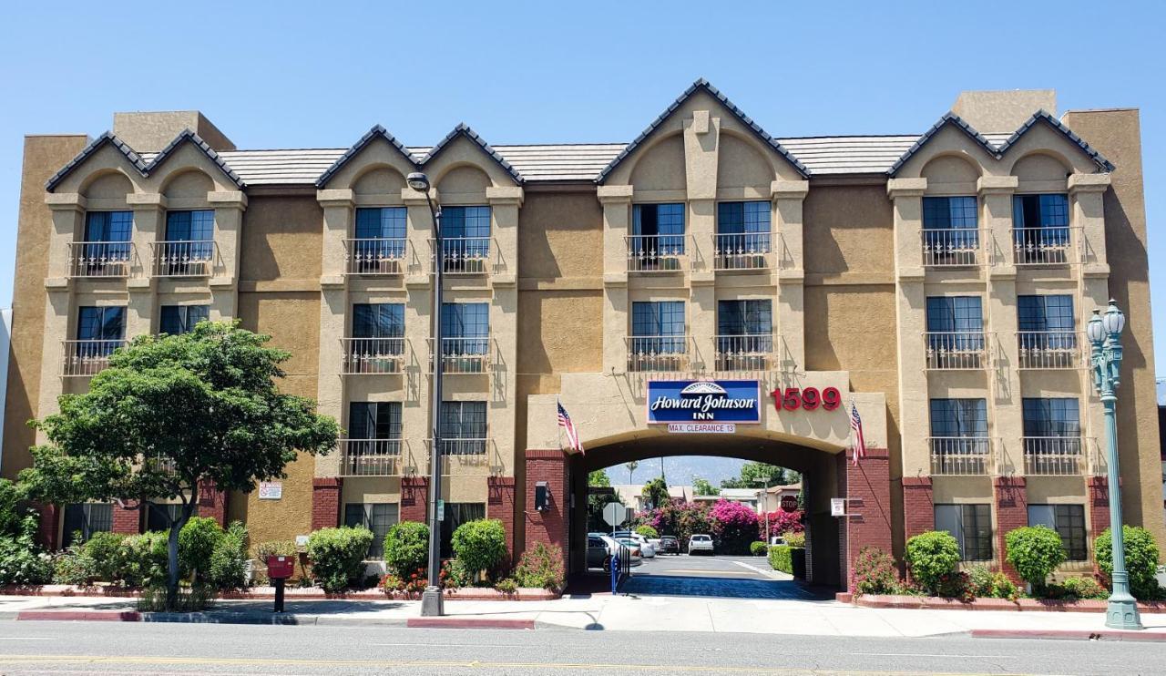 Howard Johnson By Wyndham Pasadena Exterior photo