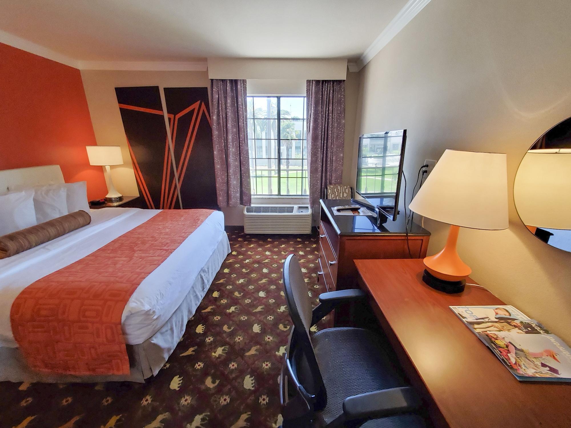 Howard Johnson By Wyndham Pasadena Exterior photo