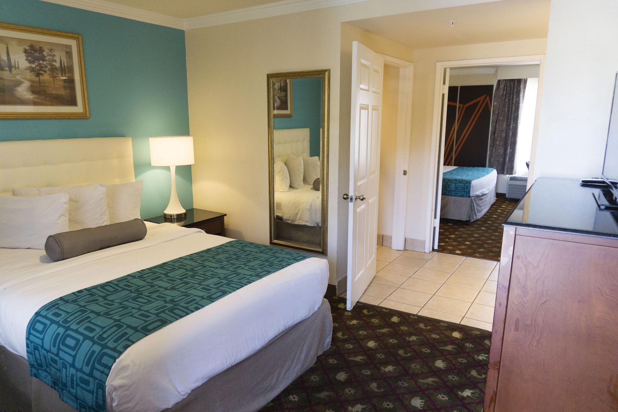 Howard Johnson By Wyndham Pasadena Exterior photo