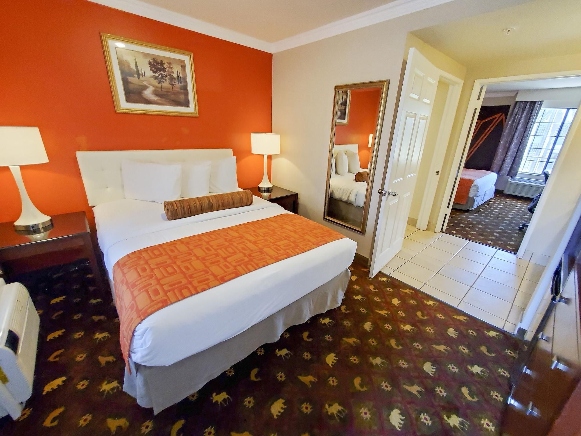 Howard Johnson By Wyndham Pasadena Exterior photo